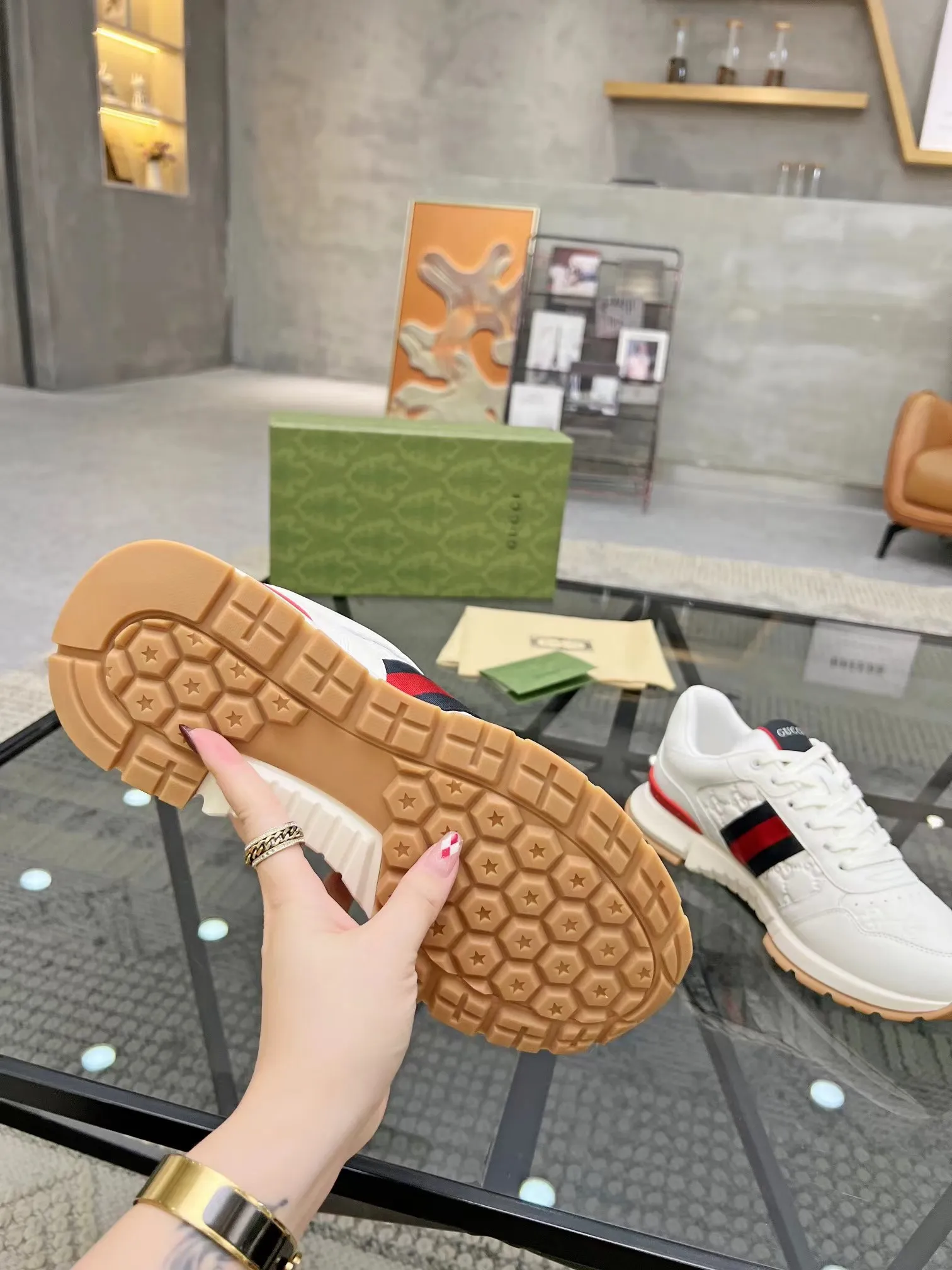 Men's Men's Shoes 💰460 [New Style] 🎍🎍New Style Gucci - Men's Shoes GUCCI [Lightning] The latest shoes are shipped. Original quality, fashionable, made of special materials, sheepskin lining, brand new packaging. The foot feels super comfortable and the workmanship is impeccable. Size: 38-45